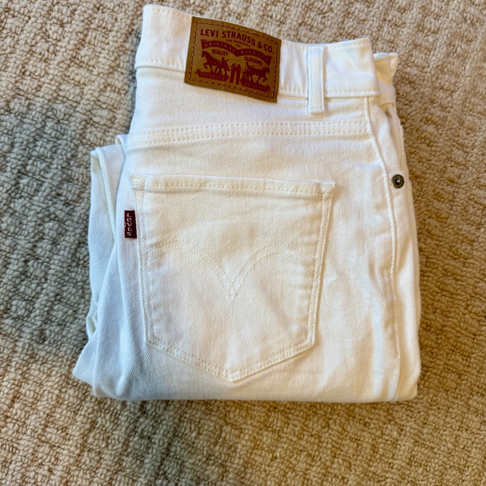 Levi's women’s Straight Classic crop Jeans in White